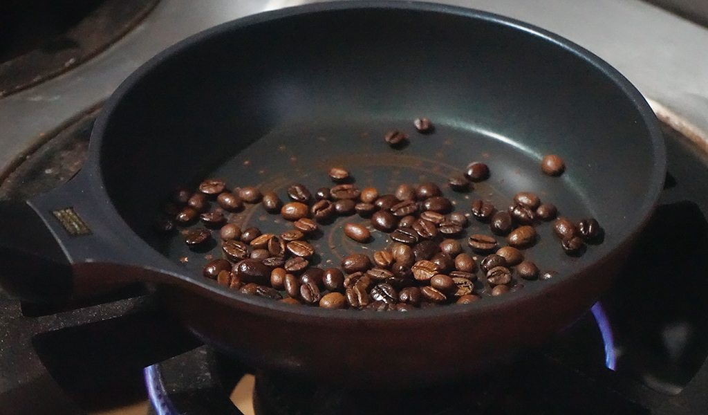 コーヒー豆を焼く