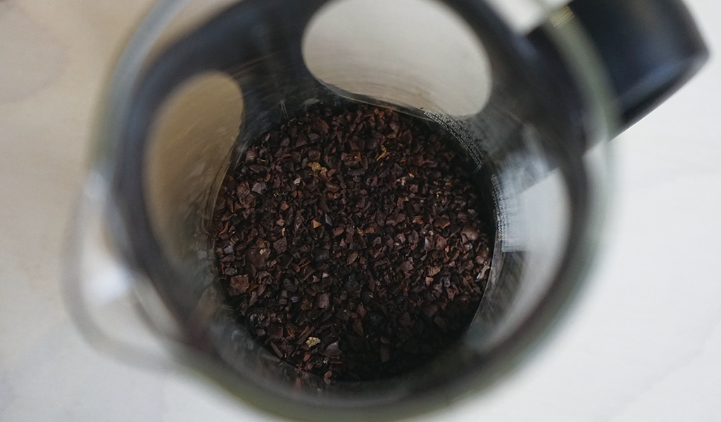 通常のコーヒー豆を挽く