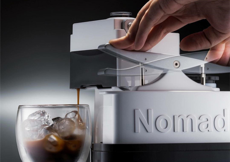 Nomad Espresso Machine（ノマドエスプレッソマシン）でエスプレッソを抽出