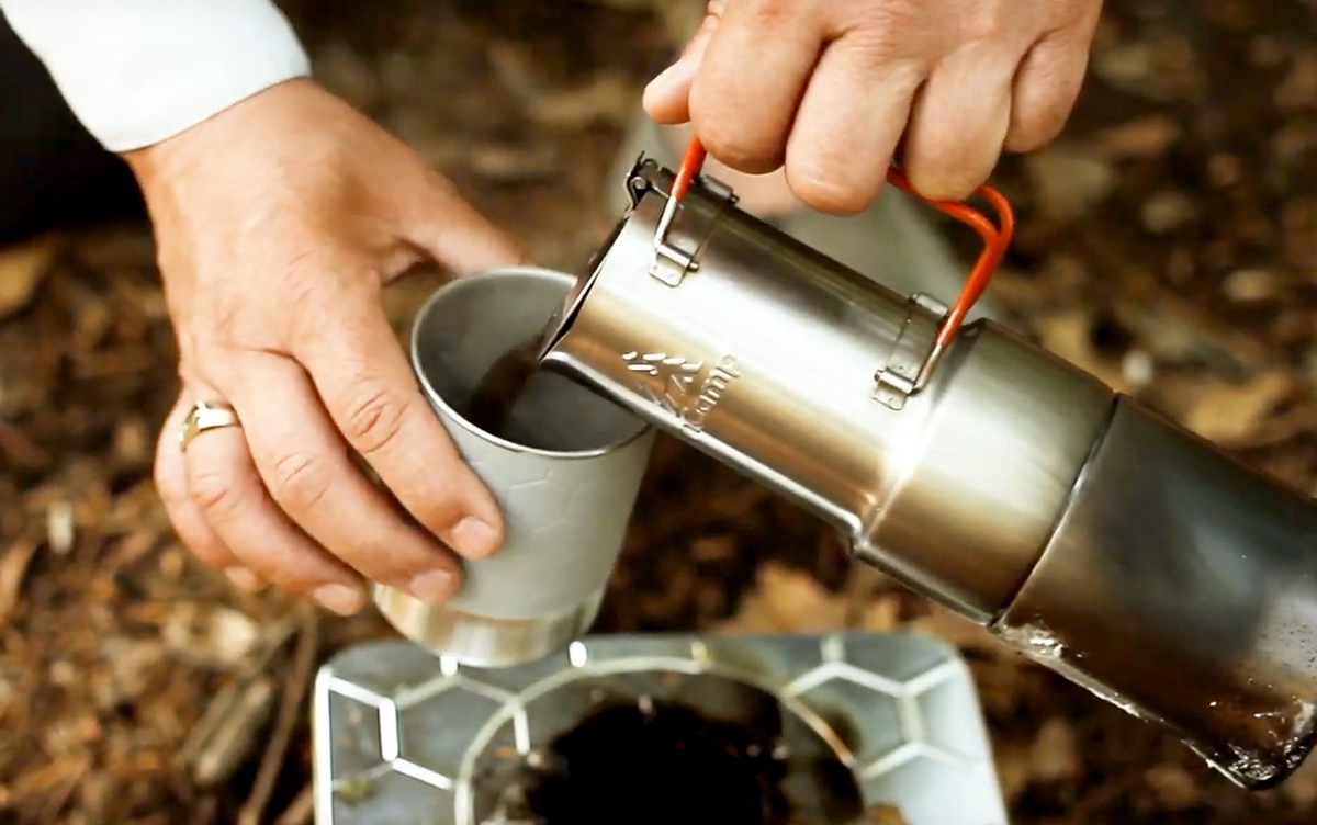 アウトドアシーンを快適にするポータブルコーヒーメーカー『nCamp カフェ』