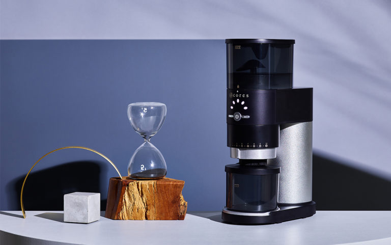 デロンギの人気グラインダーがパワーアップ デロンギ コーン式コーヒーグラインダー Kg366j 登場 Coffee Otaku コーヒー ヲタク