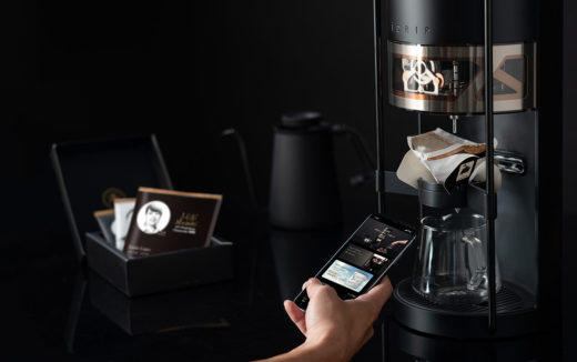 蔦屋家電から、世界各国のバリスタの味を再現できるコーヒーメーカー「iDrip」が発売されます。