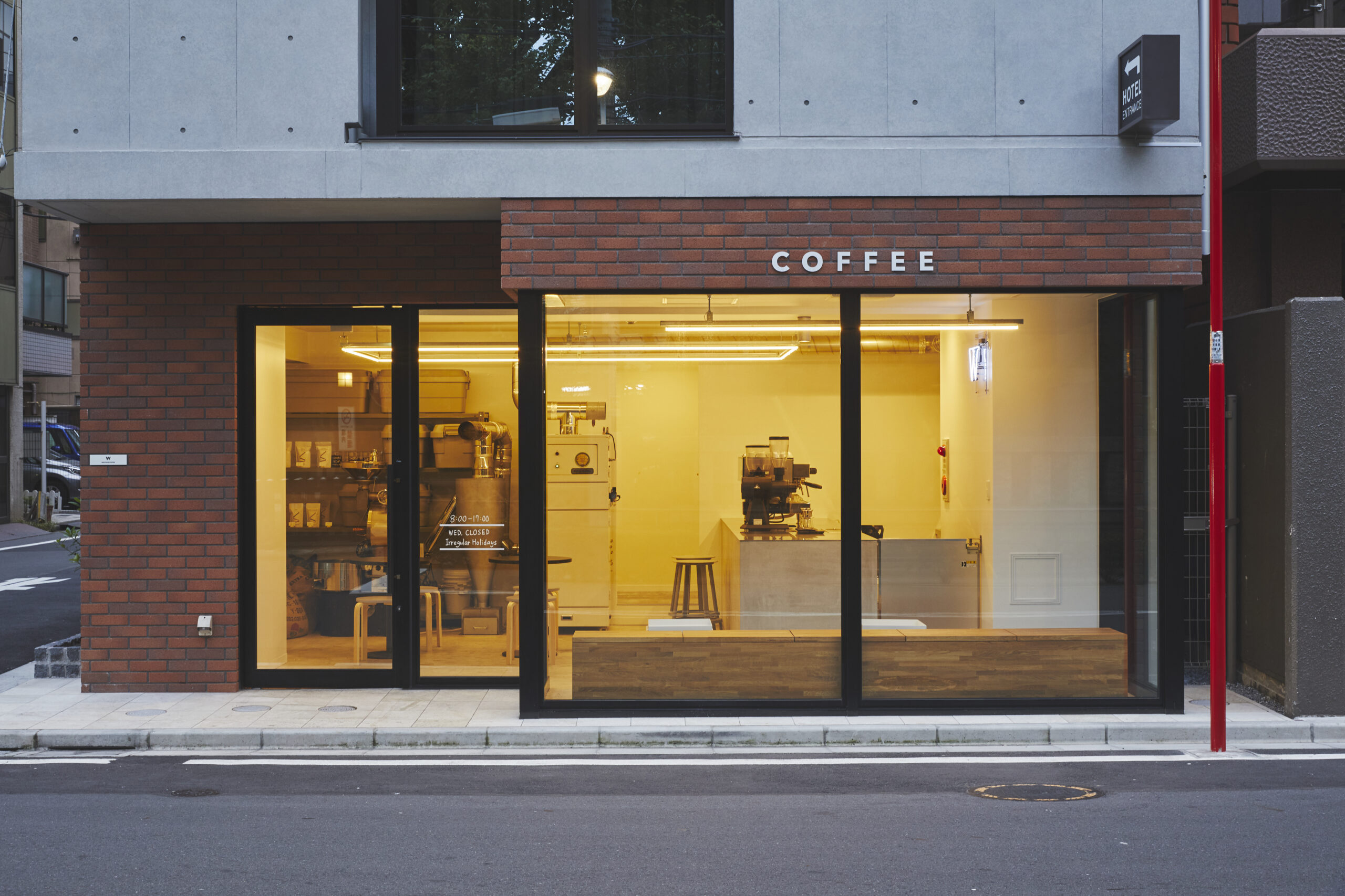 【WESTSIDE COFFEE/東京都台東区】ヨーロッパにあるホテルのロビーのような、誰もが気軽にコーヒーを楽しめる空間