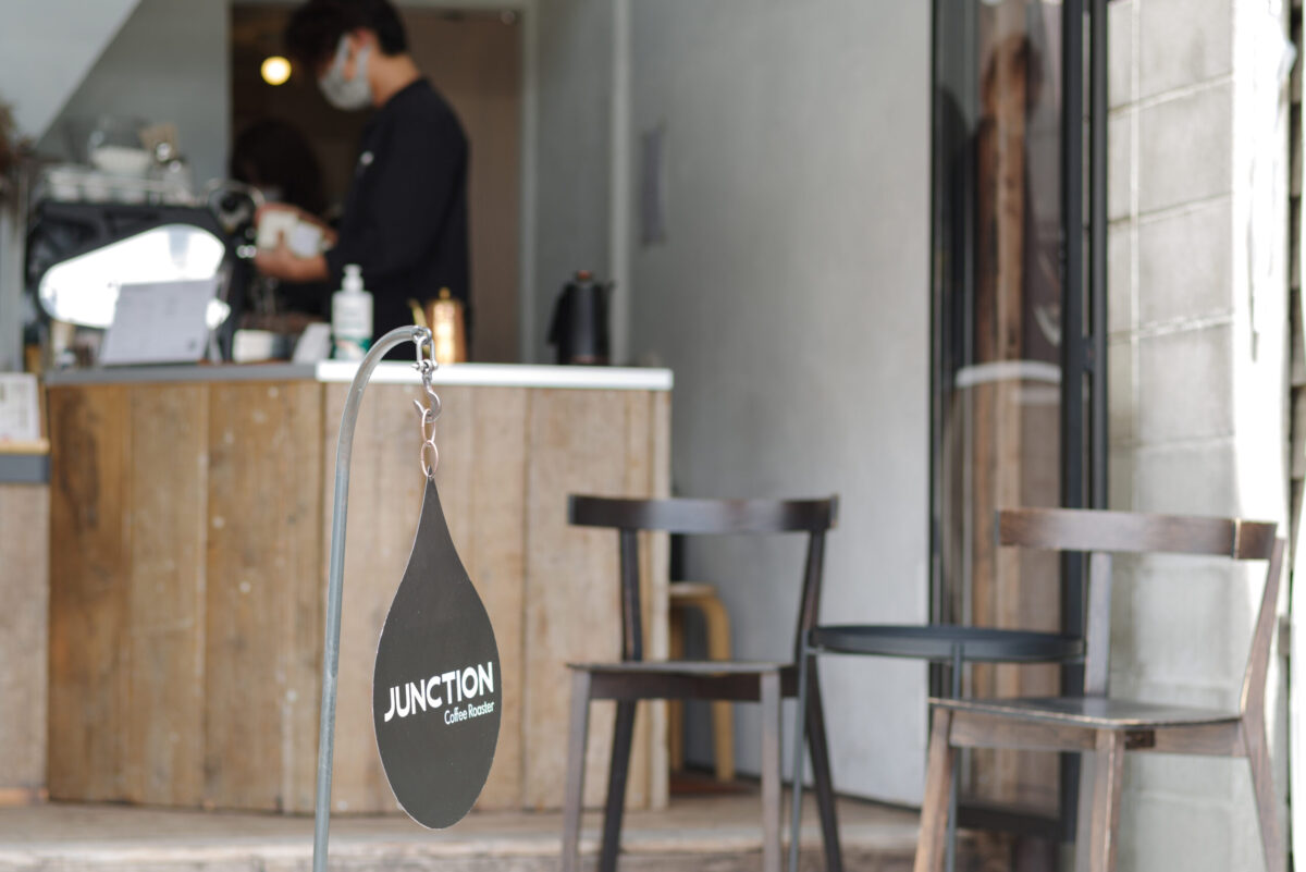 【JUNCTION Coffee Roaster/熊本県 熊本市】コーヒーを片手に行き交う人・店内で過ごす皆さんが笑顔でいるようなお店を